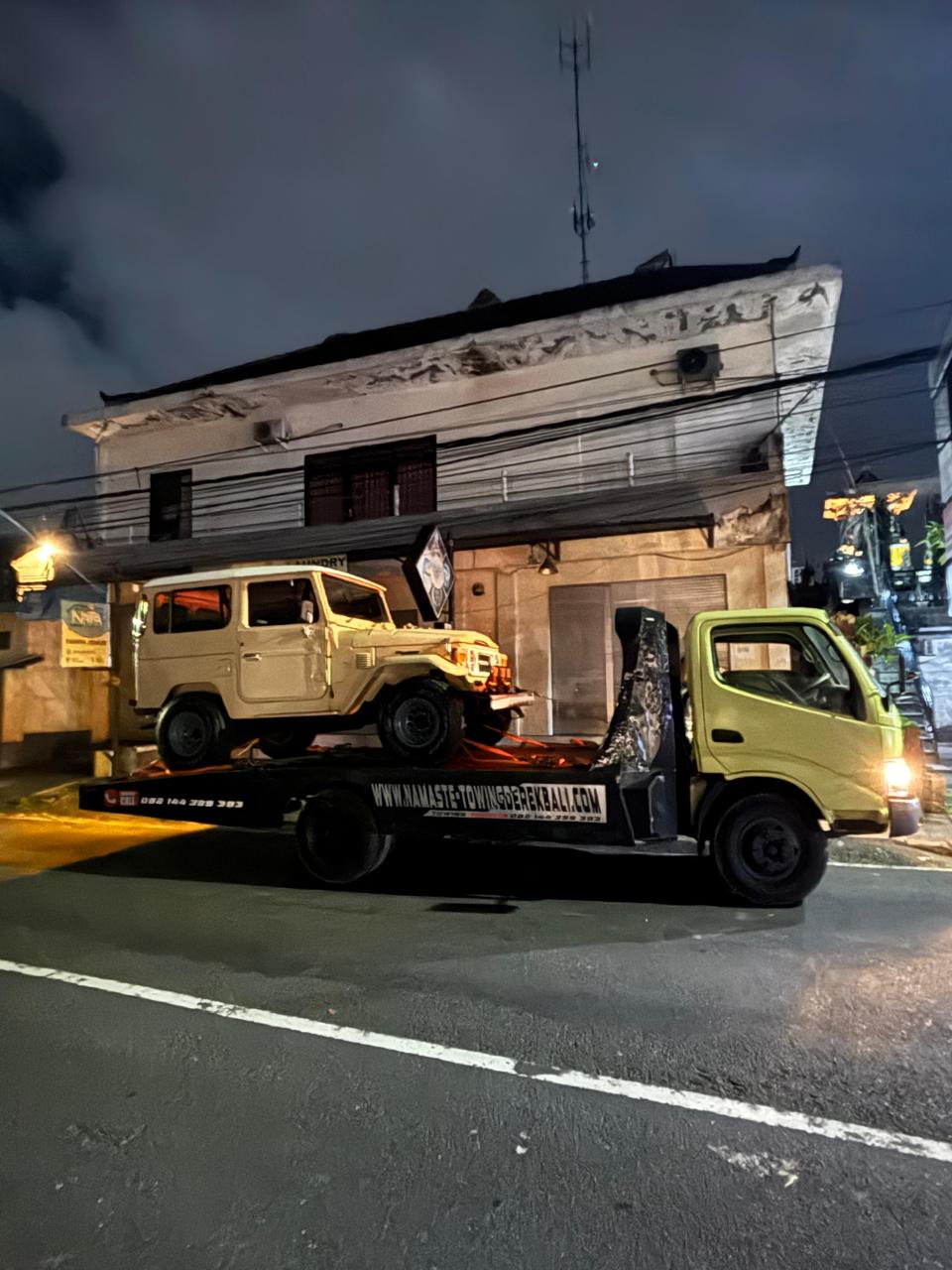 Proses Towing mobil darurat di Bali oleh Namaste Towing